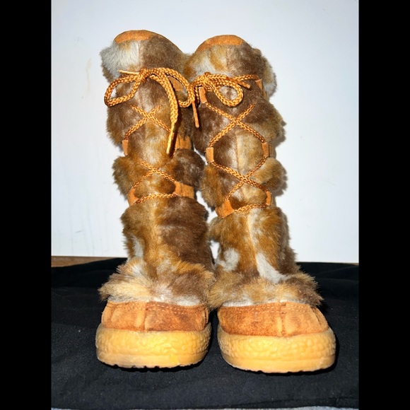 Quoddy Shoes - VINTAGE Quoddy Grizzly Boots with gum soles